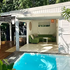 https://17-les-palmes-maison-de-charme-piscine-privee-et-acces.comcaribbean.com